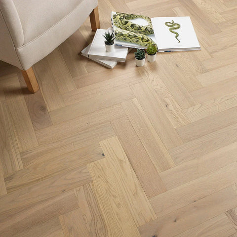Lusso Venice Luxe Natural Oak Invisible Oiled 20/6 mm Herringbone Engineered Wood Flooring Lusso Venice Luxe Natural Oak Invisible Oiled 20/6 mm Herringbone Engineered Wood Flooring