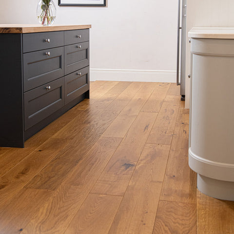 Lusso Catania Golden Handscraped Lacquered Engineered Oak 190mm Lusso Catania Golden Handscraped Lacquered Engineered Oak 190mm