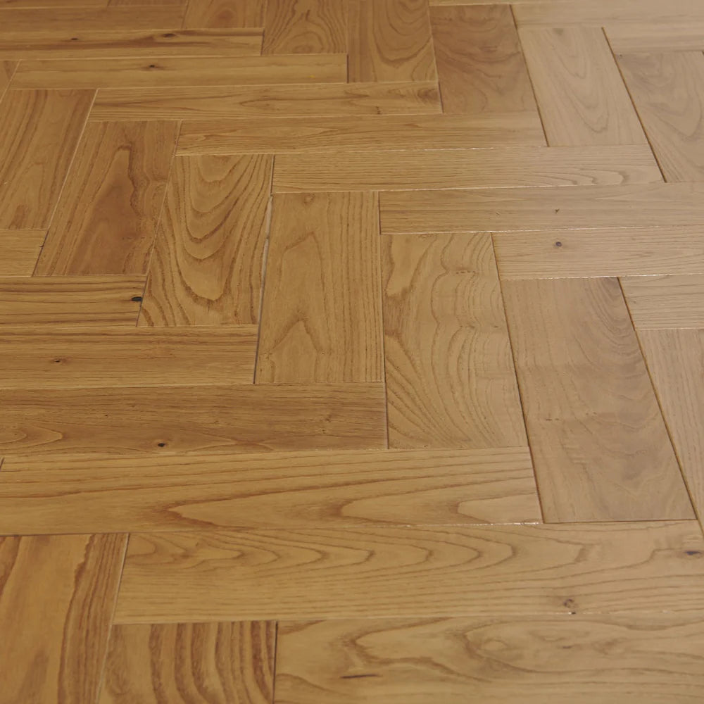 Lusso Venice Luxe Natural Oak Lacquered 20/6 mm Herringbone Engineered Wood Flooring