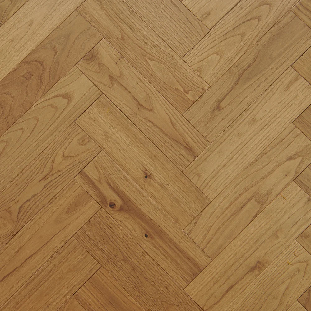 Lusso Venice Luxe Natural Oak Lacquered 20/6 mm Herringbone Engineered Wood Flooring