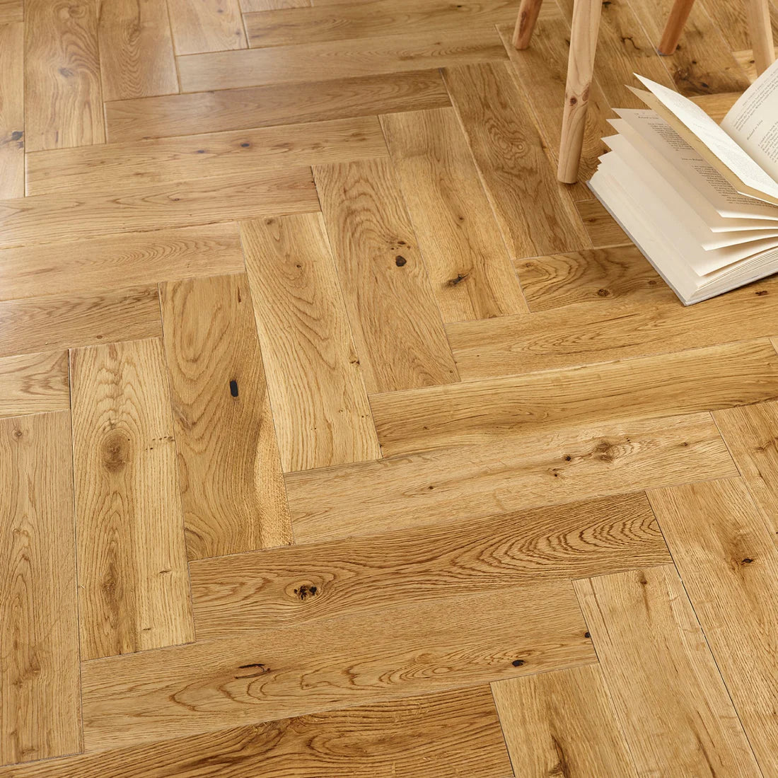 Lusso Venice Luxe Natural Oak Lacquered 20/6 mm Herringbone Engineered Wood Flooring