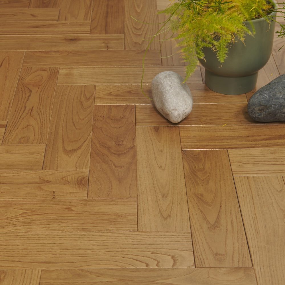 Carrara Luxe Natural Lacquered Oak Herringbone Engineered Wood Flooring - (SAMPLE)