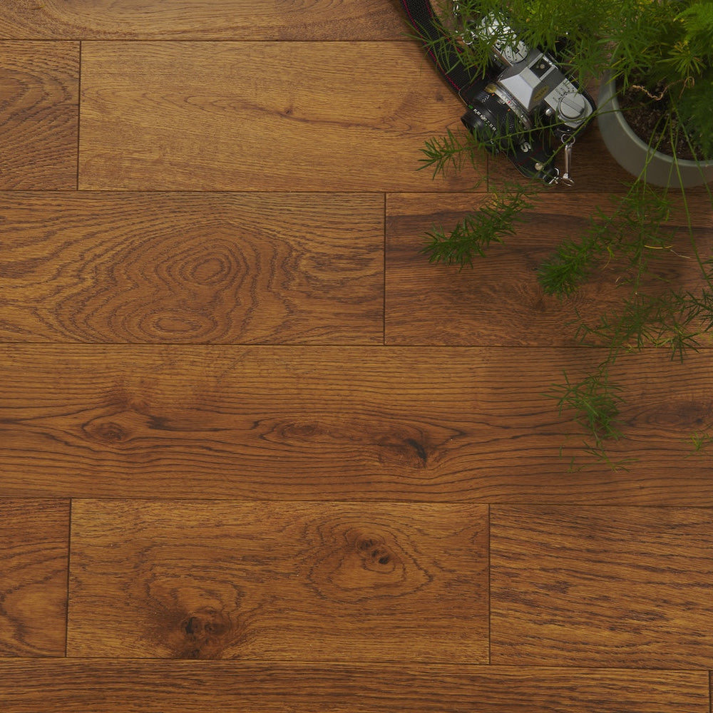 Uniqo Golden Brushed & Lacquered Engineered Oak Flooring - (SAMPLE)